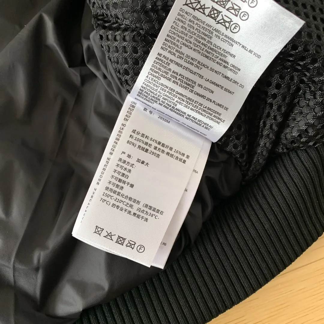 Style No.: Y 83 Canada goose/Canada Goose 01 Couple Expedition Parka Down Jacket, Authentic original version, you need to compare Authentic to check at any time, all accessories are customized from the original factory 💯The fabric is compared to the softness and hardness of Authentic and can be restored by kneading at will (fabric misunderstanding: Fabrics with high hardness are not waterproof. Only those who buy this year's latest Authentic version will notice the softness and comfort of the fabric) 💯Authentic white duck down synchronized with down, fluffy and not clumping, electronically controlled down filling machine filled with down 💯Customized Authentic YKK military-grade copper core zipper puller, high hardness and no jamming 💯The fur collar is purchased from Western Canada coyote skin and is customized 💯Big goose label, collar label, washed label, hang tag, zipper cord, pocket label, back label, collar velvet, Velcro fasteners, all details of cuffs are updated simultaneously with Authentic. The best version, the most complete color matching, battle all kinds of products. Color: Cream White Black Charcoal Gray Navy Blue Red Blue Size: XS-XXL